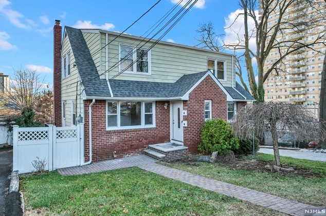 1010 Ponsi St #2, West Fort Lee, NJ 07024