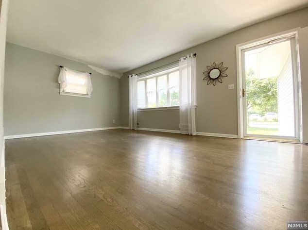 118 Hobart Ave, Rutherford, NJ 07070