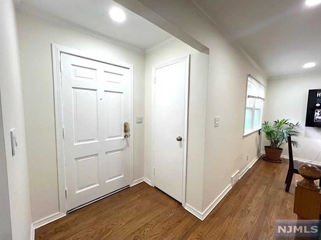 35 Lexington Ave, Cresskill, NJ 07626