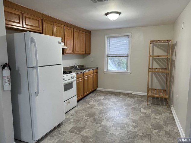 42 Summit Ave #2, Lyndhurst, NJ 07071