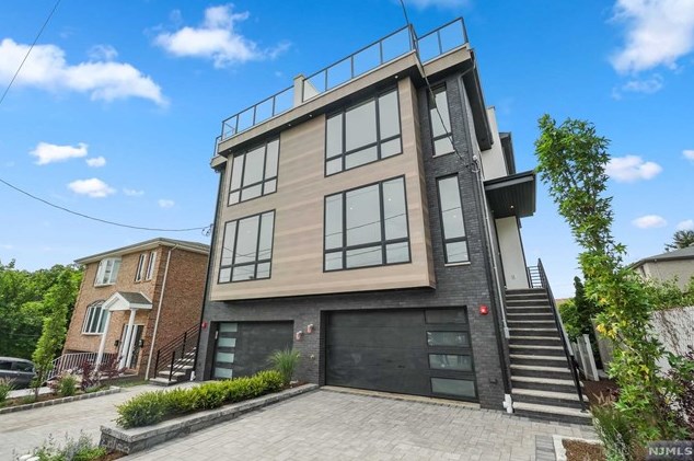 2283 7th St, West Fort Lee, NJ 07024