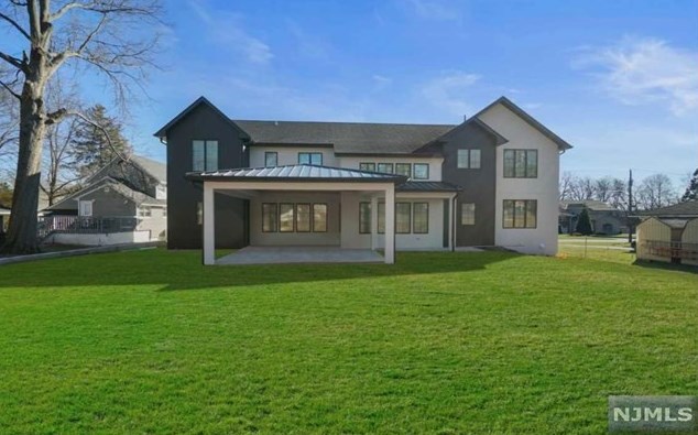 399 High St, Norwood, NJ 07648-1228