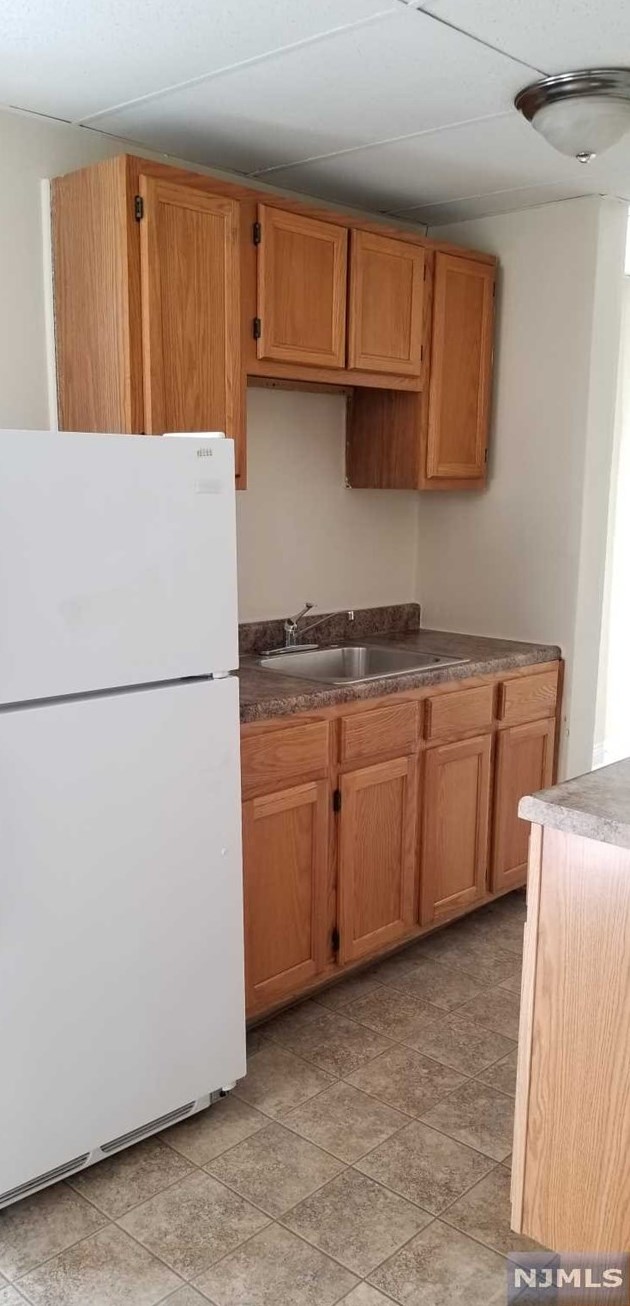 30 W Harriet Ave #3b, Palisades Park, NJ 07650