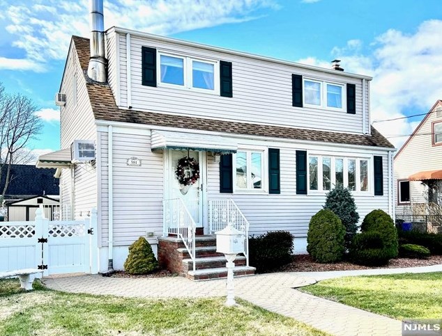 581 Willow Ave, Saddle Brook, NJ 07663