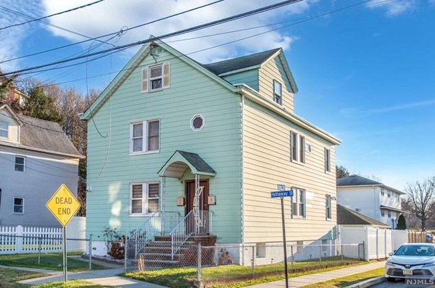 296 Hathaway St #2, Wallington, NJ 07057