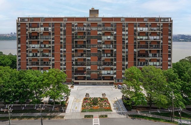 3 Horizon Rd, West Fort Lee NJ  07024-6701 exterior