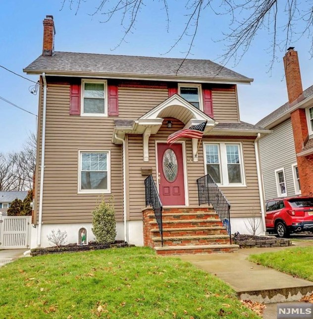 36 Monona Ave, Rutherford, NJ 07070-1010