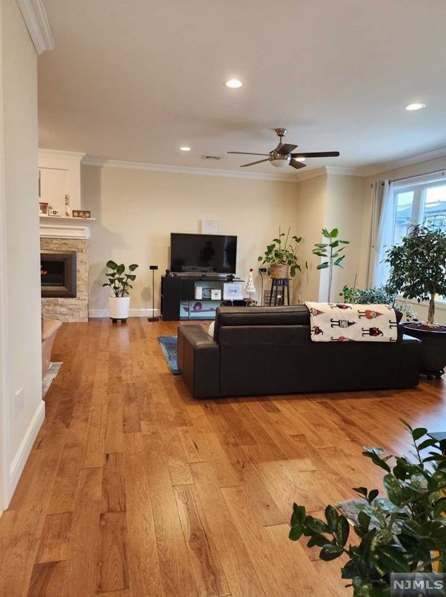 318 Central Blvd, Palisades Park NJ  07650-2282 exterior