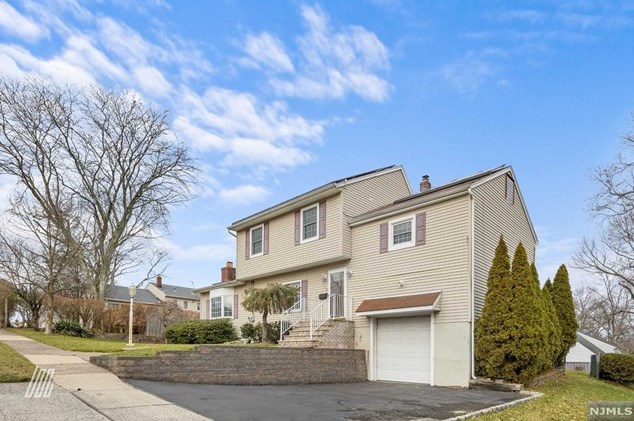 182 Pascack Ave, Emerson, NJ 07630-1063