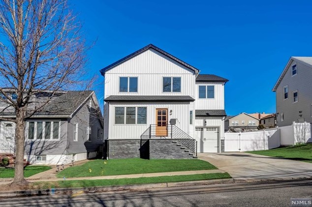 517 Lake Ave, Lyndhurst, NJ 07071