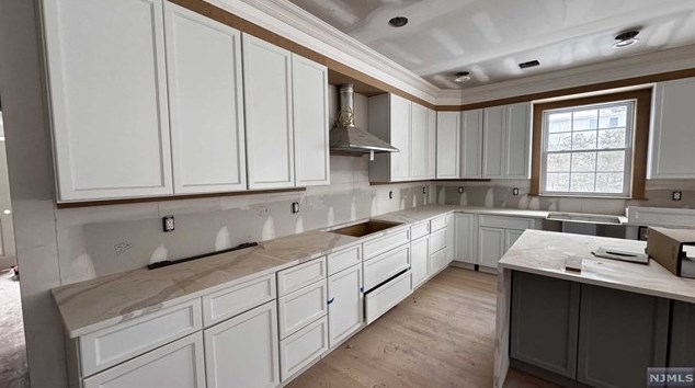 314 Sherwood Dr, Paramus, NJ 07652-3416