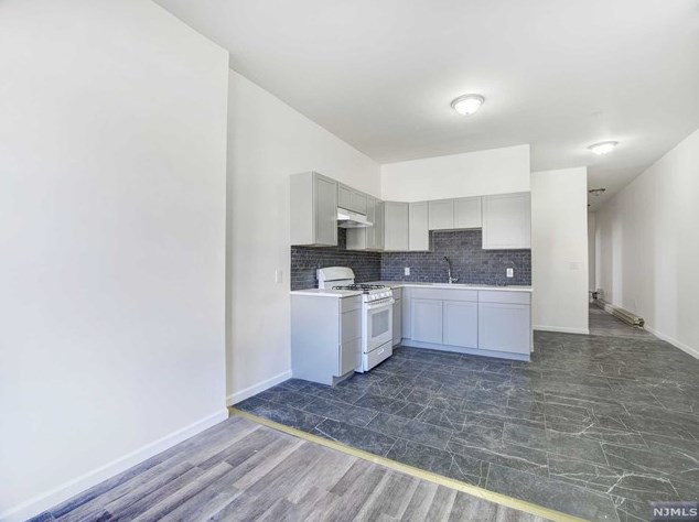 324 14th Ave, Newark, NJ 07103-1224