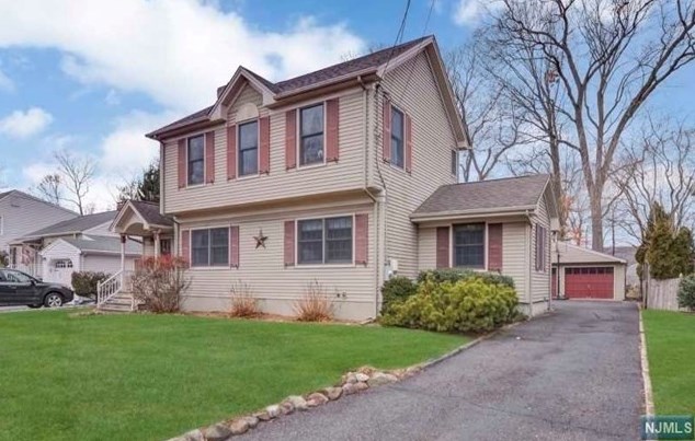 55 Demarest Ave, Oakland, NJ 07436