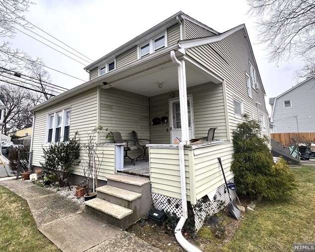 132 Cresskill Ave, Dumont, NJ 07628