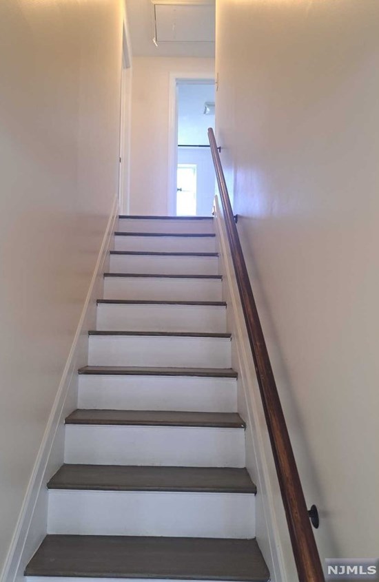 124 River Edge Rd #2, Bergenfield, NJ 07621