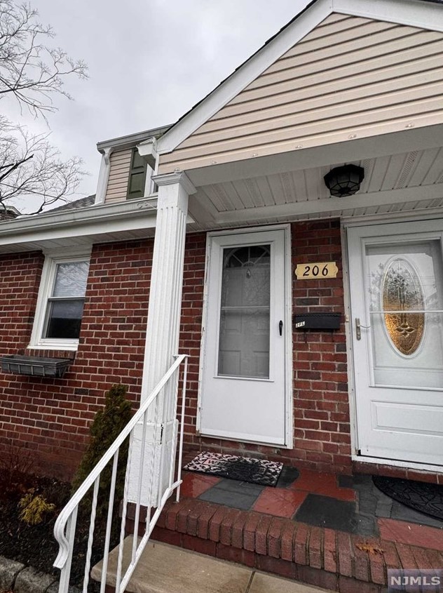 206 Manhattan Ter, Dumont, NJ 07628