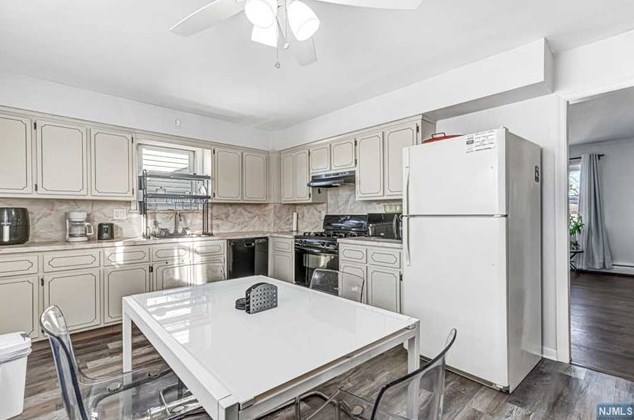 305 Phillips Ave #2, South Hackensack, NJ 07606