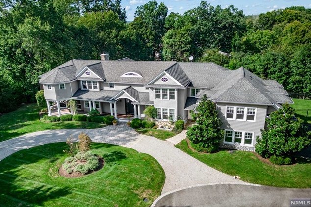1021 Hillcrest Rd, Ridgewood, NJ 07450