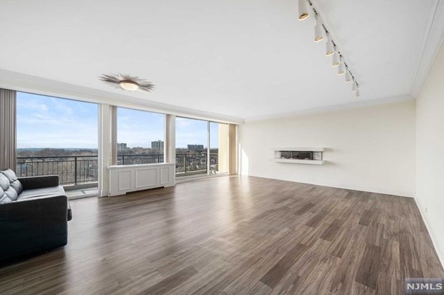 2 Horizon Rd #1209, West Fort Lee, NJ 07024