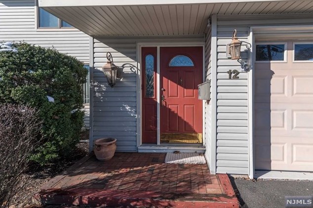 12 Salrit Ave, Waldwick, NJ 07463