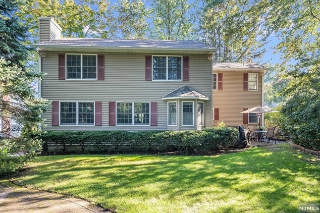 66 E Gramercy Pl, Ridgewood, NJ 07452