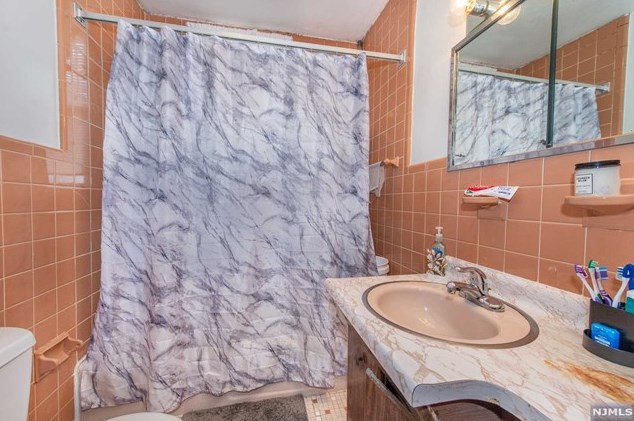 451 Hazel St, Clifton NJ  07011-2818 exterior