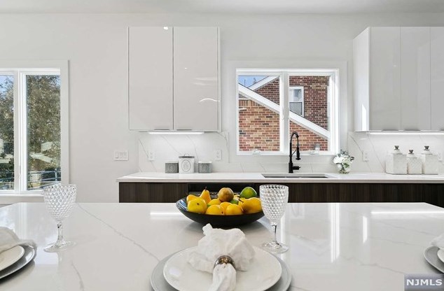 688 Palisade Ave, Cliffside Park NJ  07010-3108 exterior