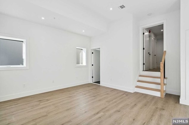 688 Palisade Ave, Cliffside Park NJ  07010-3108 exterior
