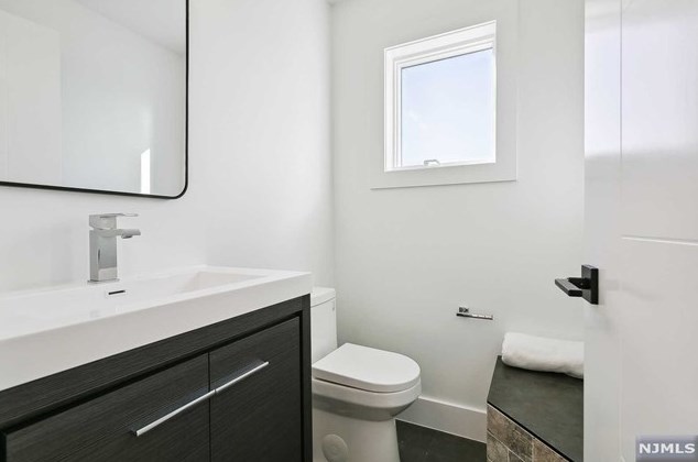 688 Palisade Ave, Cliffside Park NJ  07010-3108 exterior