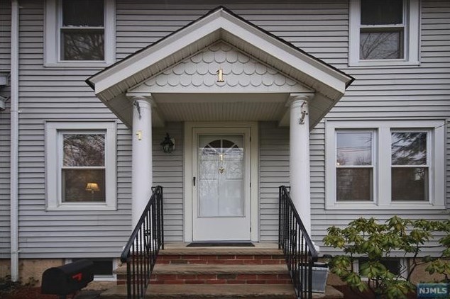 1 Walnut Pl, Allendale, NJ 07401