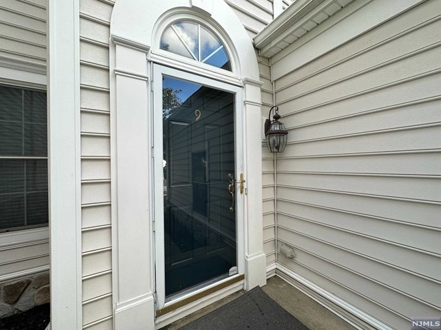9 Yorktown Ln, Paterson, NJ 07512