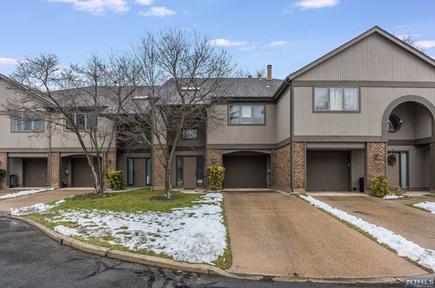 29 Maltese Dr, Fair Lawn, NJ 07410-5812