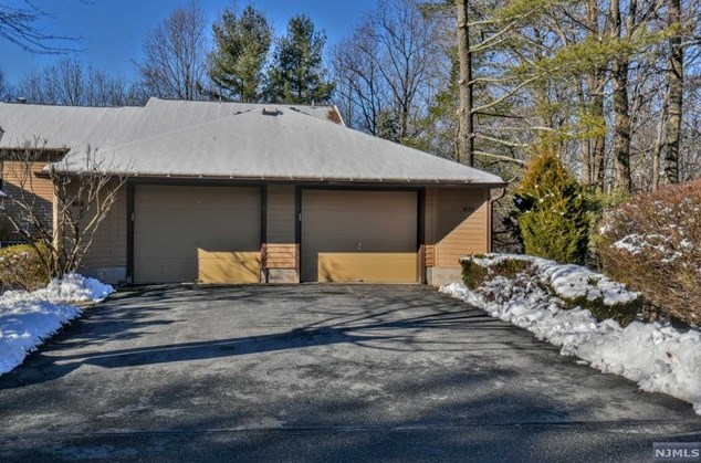229 Mountainview Dr, Mahwah, NJ 07430