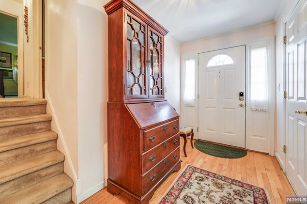 453 Grant Ave, Oradell, NJ 07649