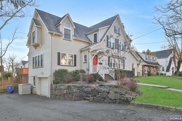 66 Sussex Rd, Tenafly NJ  07670-2512 exterior