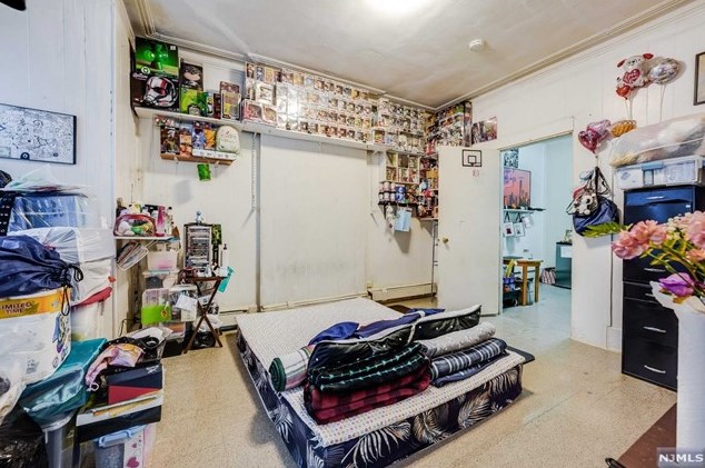 213 St, Union City NJ 07087-6572 exterior