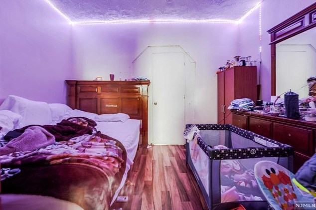 213 St, Union City NJ 07087-6572 exterior