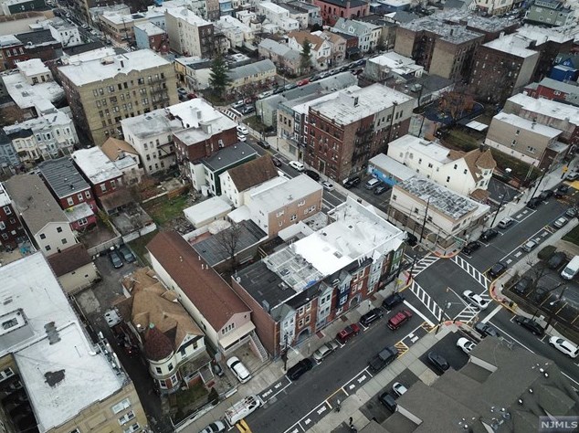 213 St, Union City NJ 07087-6572 exterior