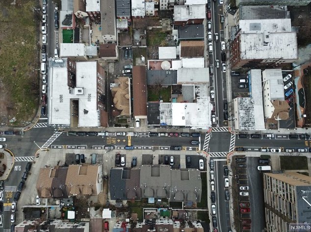 213 St, Union City NJ 07087-6572 exterior