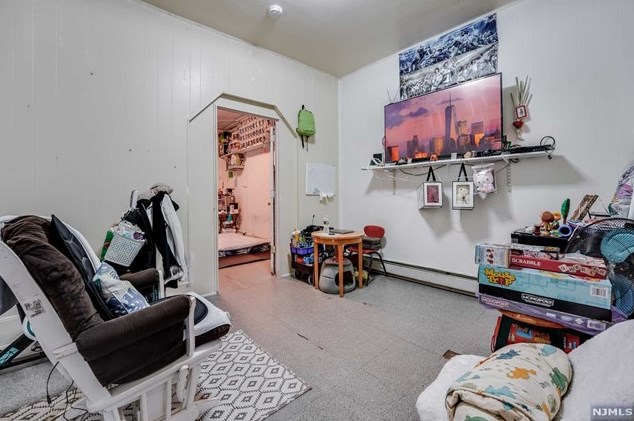 213 St, Union City NJ 07087-6572 exterior