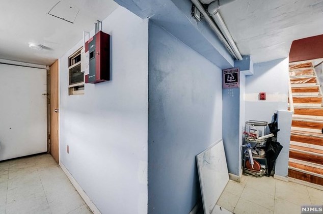 213 St, Union City NJ 07087-6572 exterior