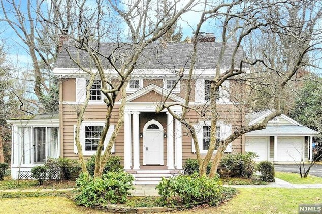 125 Hudson Ave, Tenafly NJ 07670-1039 exterior