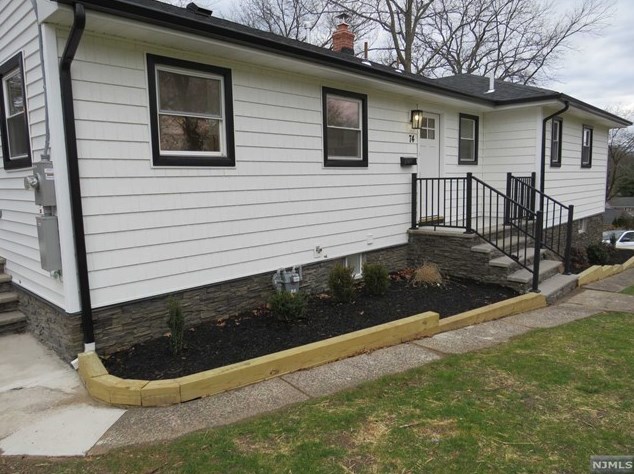 74 Degroff Pl, Park Ridge, NJ 07656