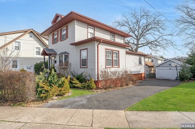 704 Prospect Ave, Ridgefield, NJ 07657
