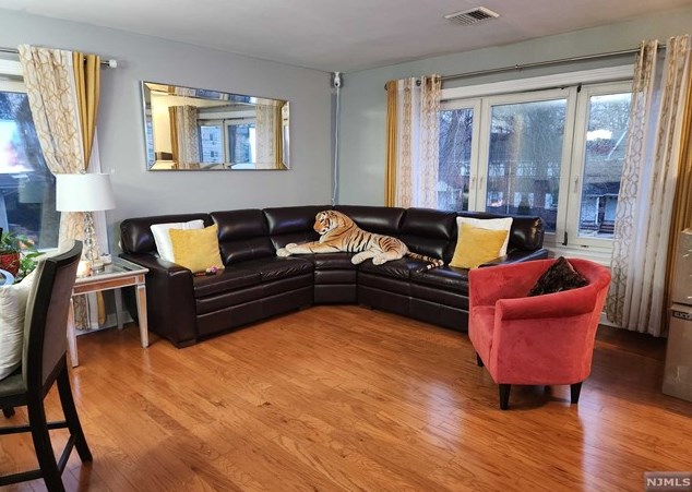 83 W Palisades Blvd #2, Palisades Park, NJ 07650