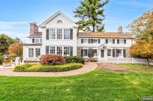 131 Godwin Ave, Wyckoff, NJ 07481-2045