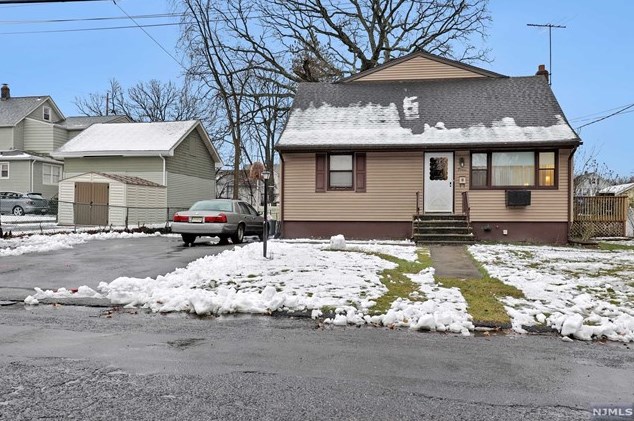 15 1st St, Dumont, NJ 07628
