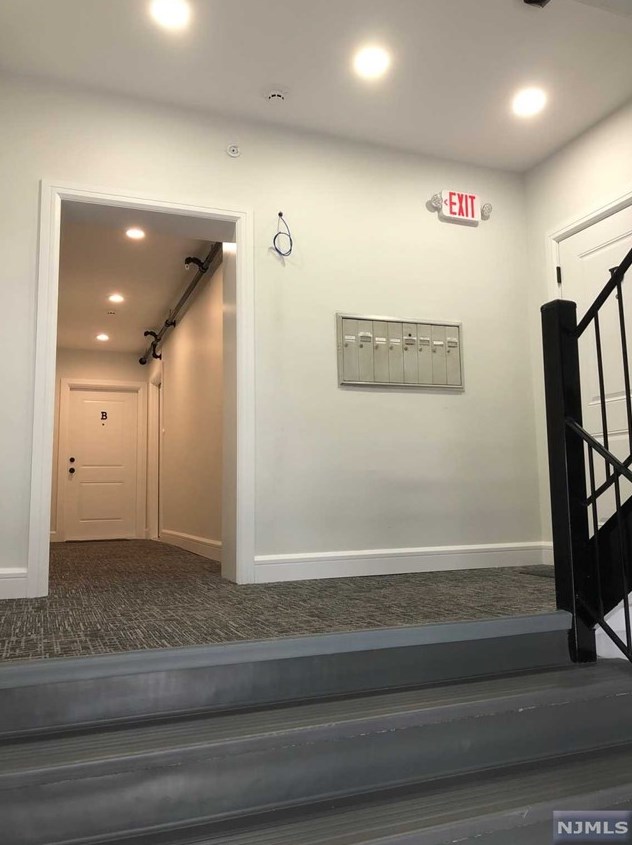 205-207 North Washington Ave #f, Bergenfield, NJ 07621