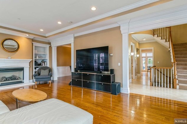 201 Heights Ln, Tenafly, NJ 07670
