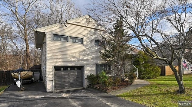 23 Devine Dr, Mahwah, NJ 07430